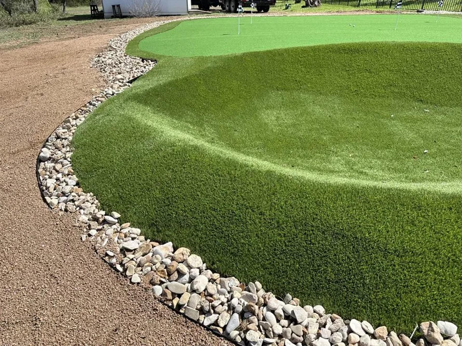 Artificial turf of a putting green