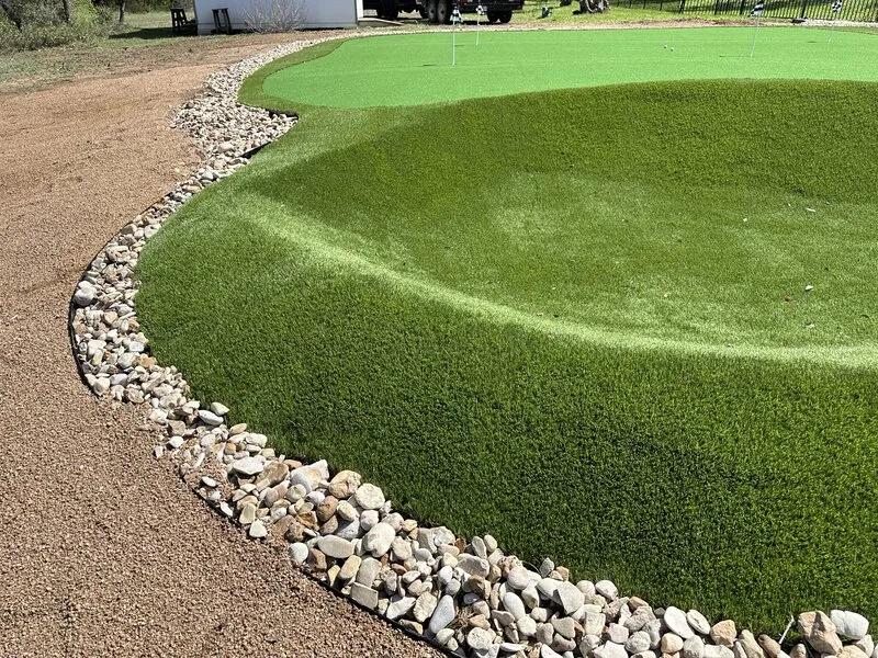 Artificial turf of a putting green