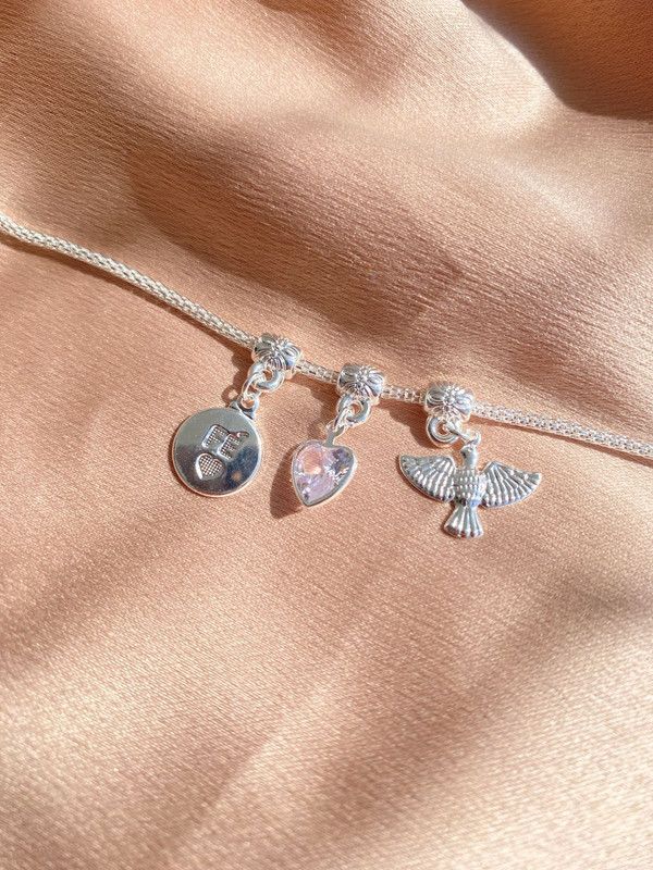 Pulseira berloques Fé + Espírito Santo Prata - semijoia Petra Liora