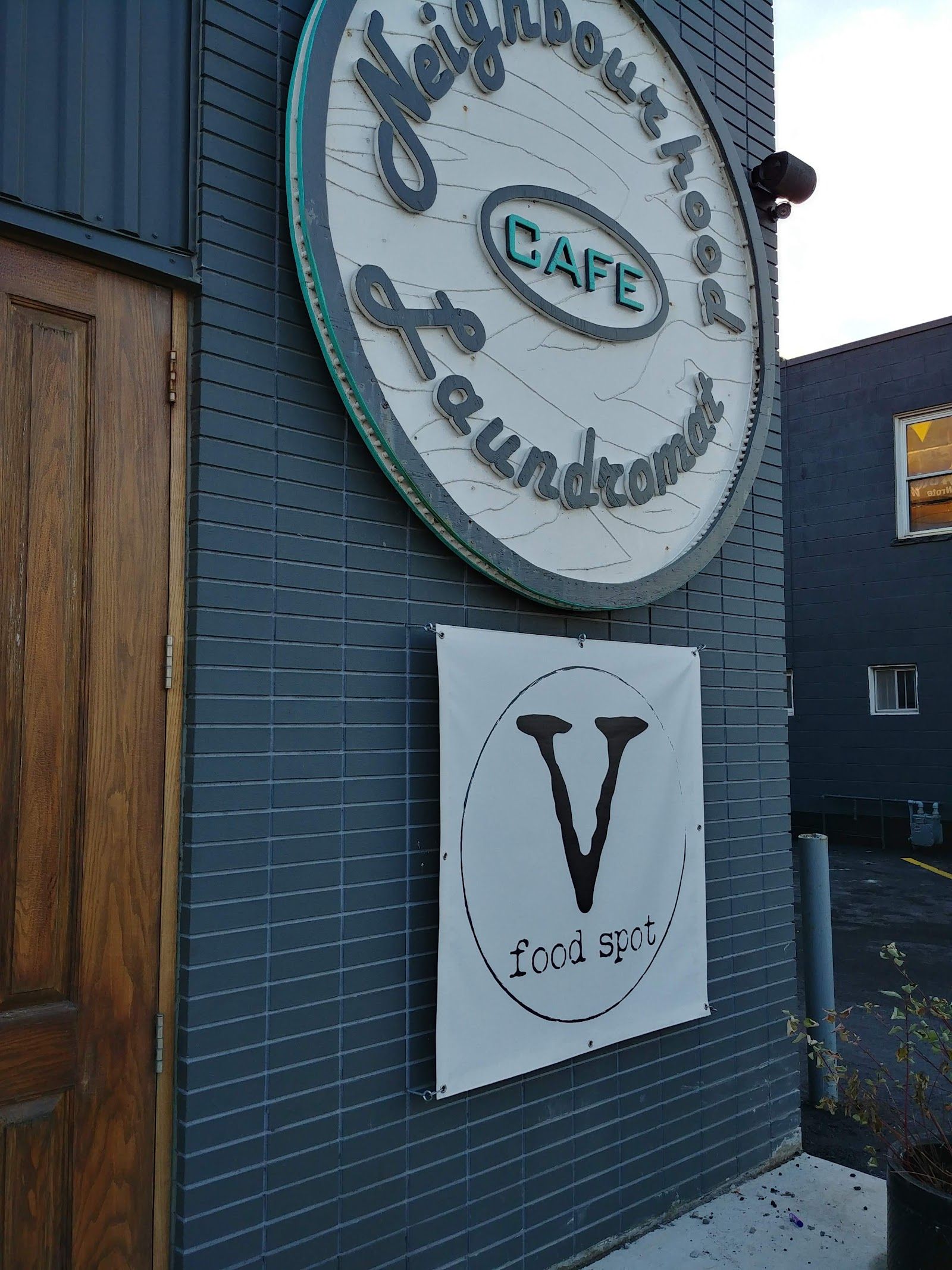 Neighbourhood Laundromat Cafe