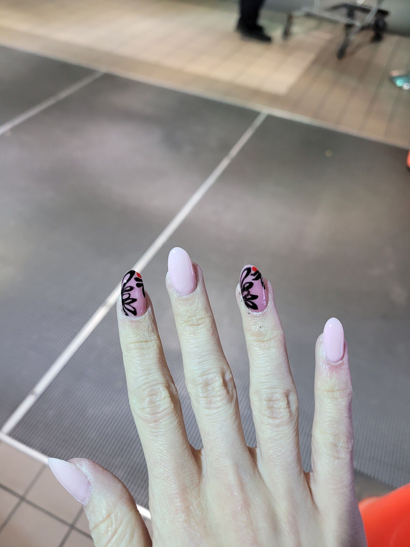 Lynnda's Nails & Spa customer
