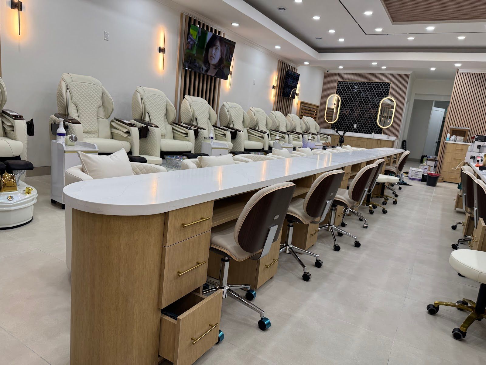 Nails 9999 Bar & Head Spa highlights