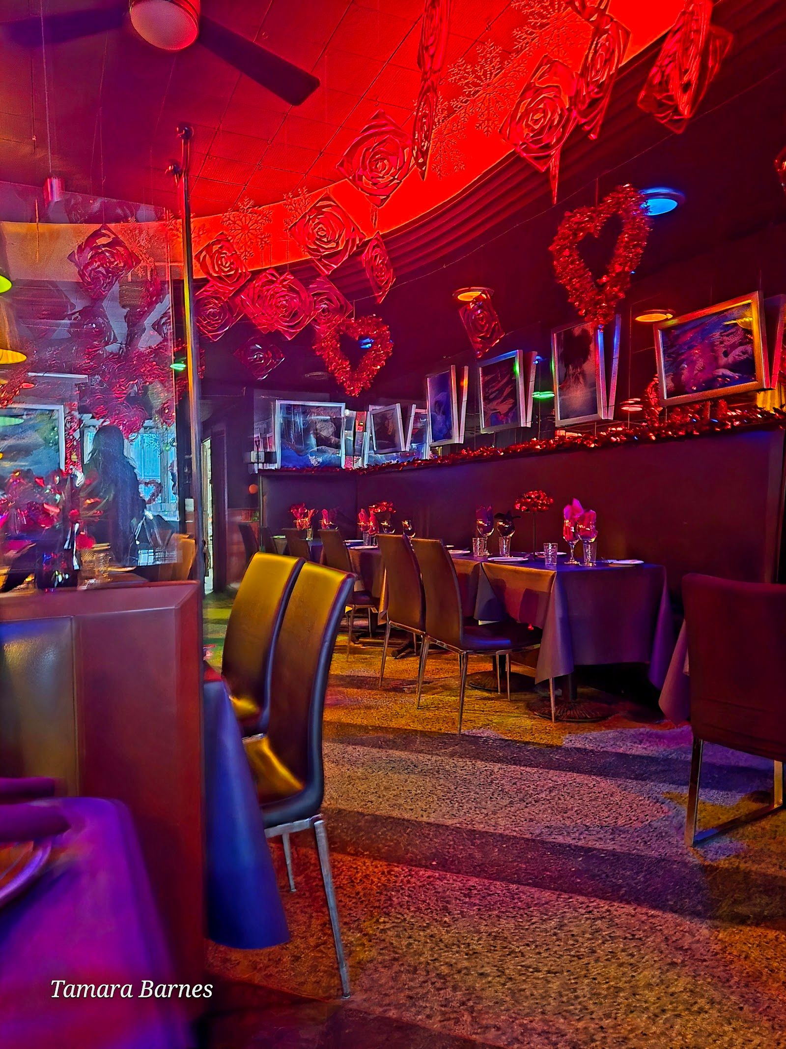 Lola's Lounge