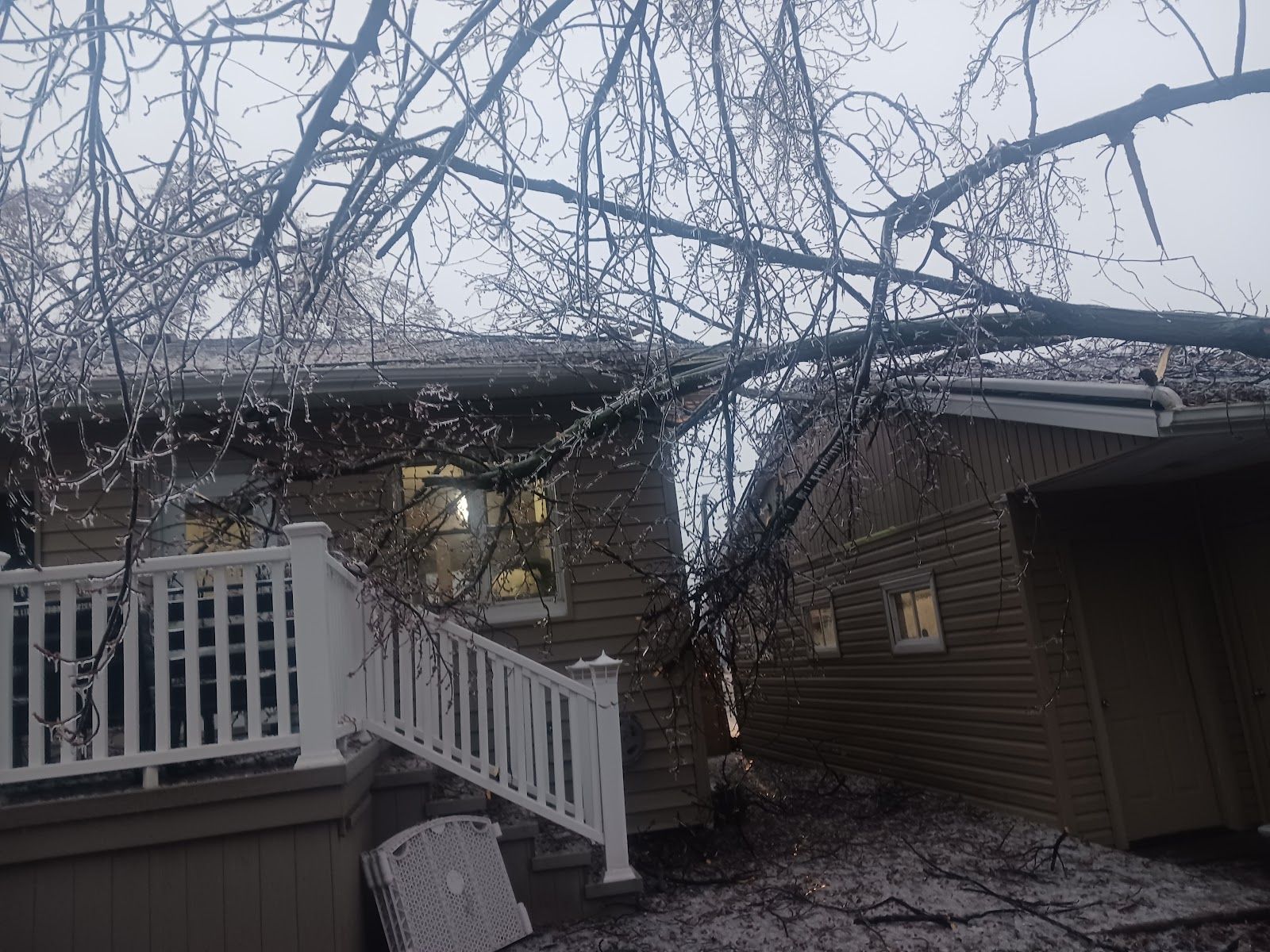 WhiteOaks Tree Service, mechanic at work