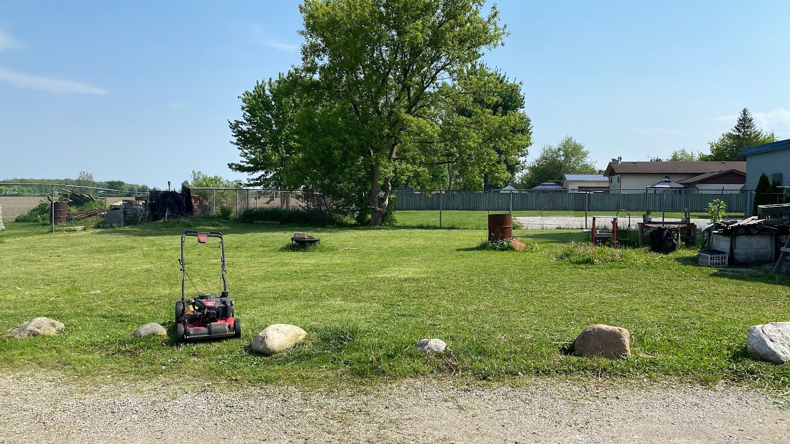 Helonk landscaping, mechanic at work