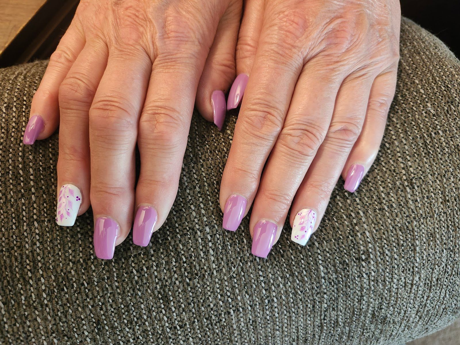 Luxury Nails & Spa, mechanic at work