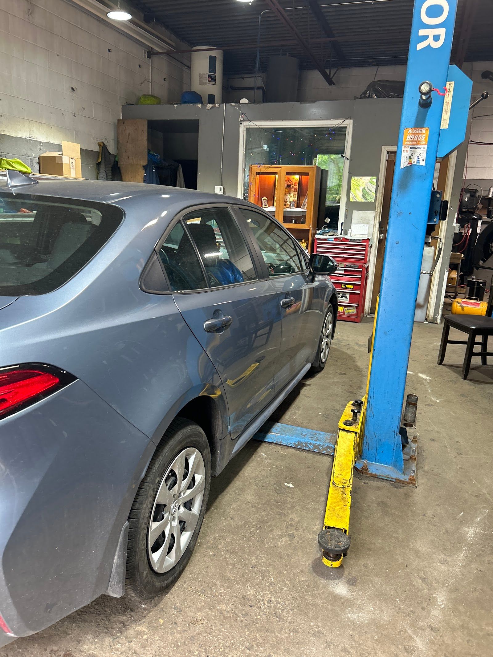 J & B Tires highlights