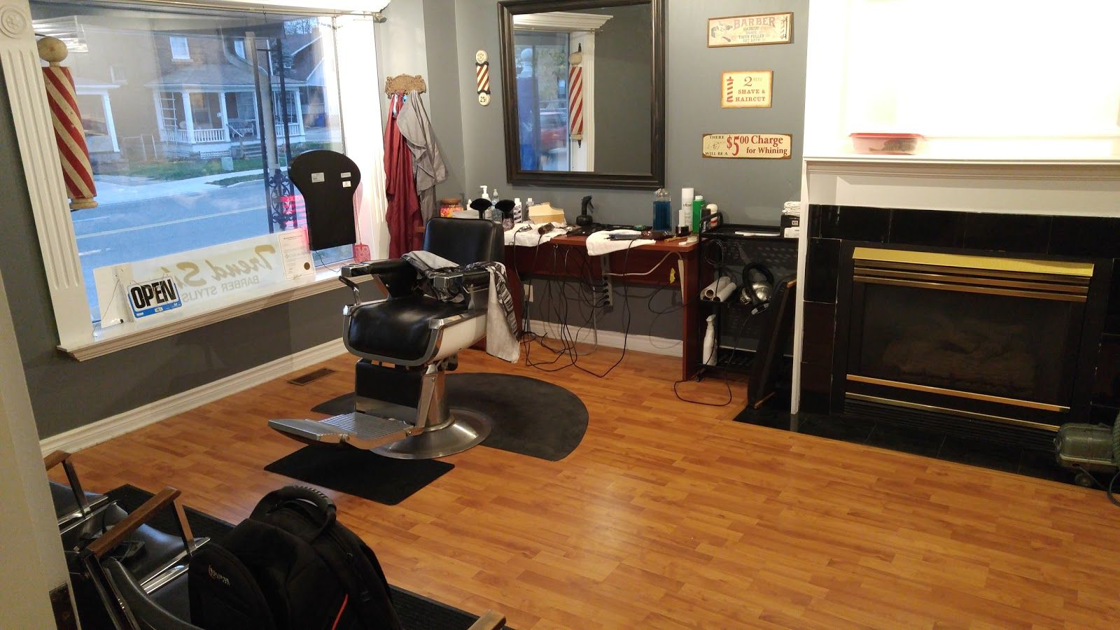 Trend Barber Shop, mechanic at work