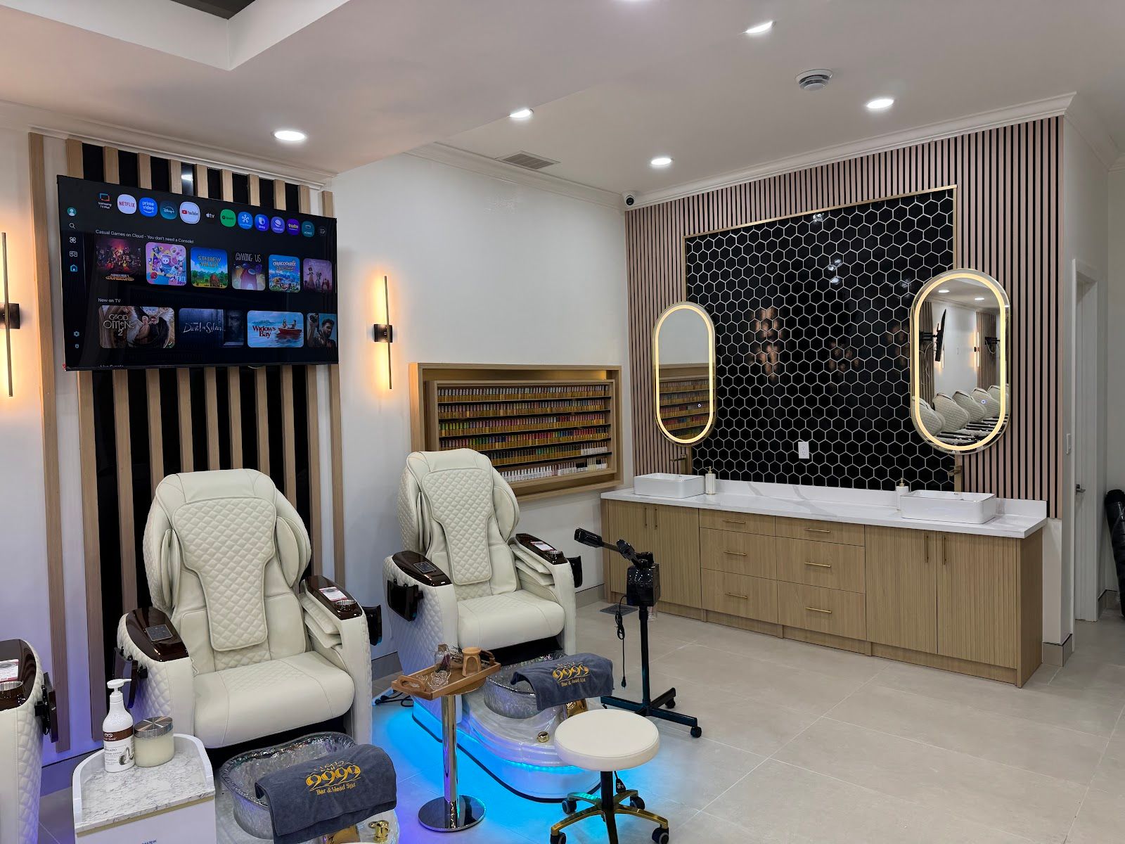 Nails 9999 Bar & Head Spa customer