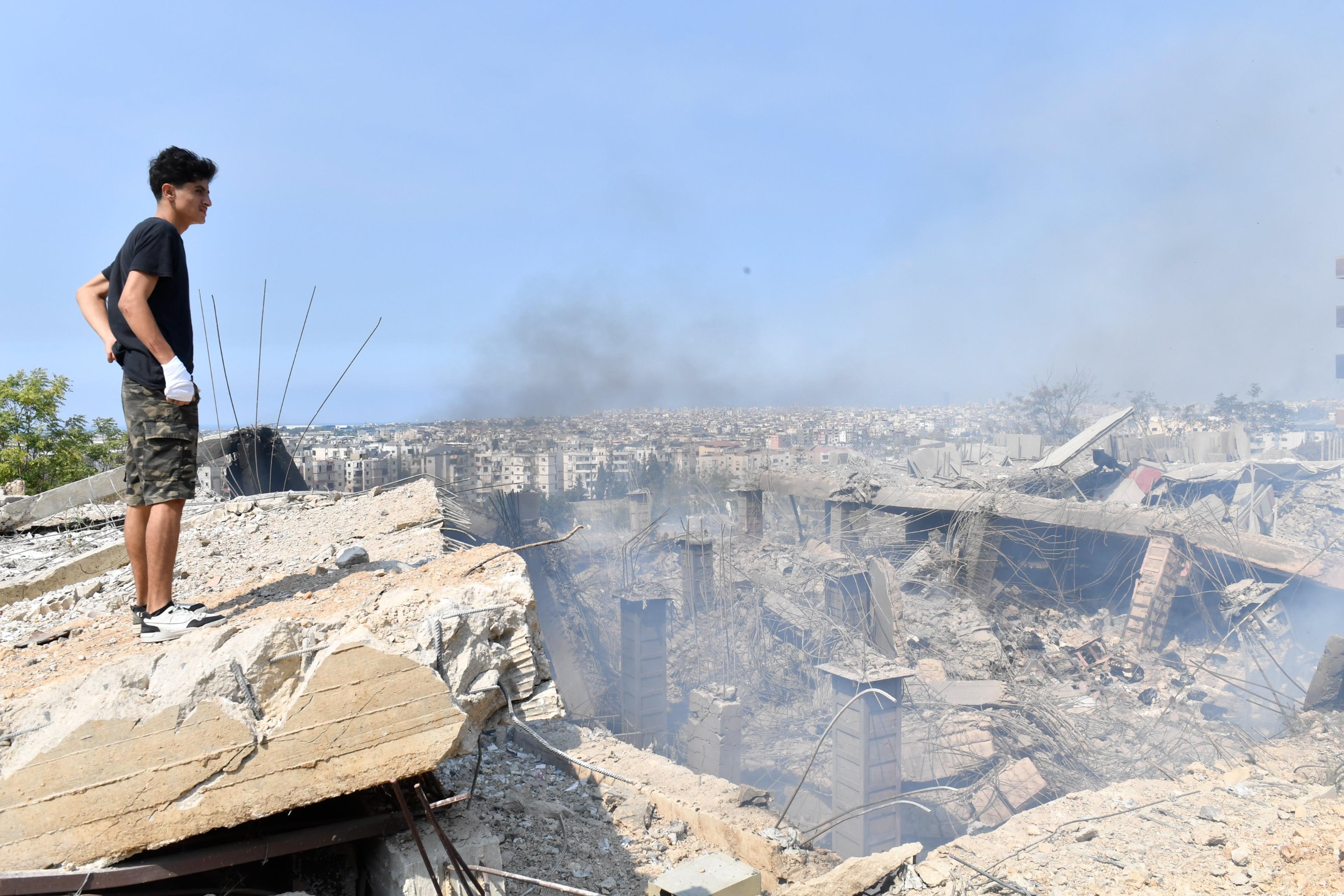 Les ruines de l'immeuble après la frappe d'hier