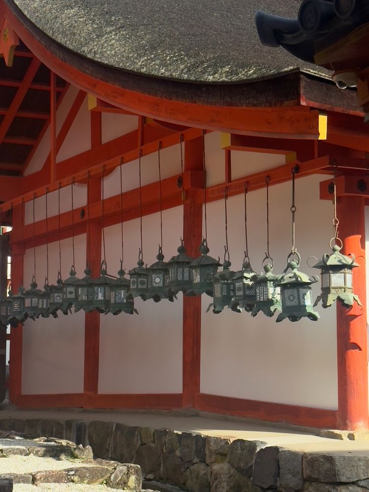 japanese temple lanterns