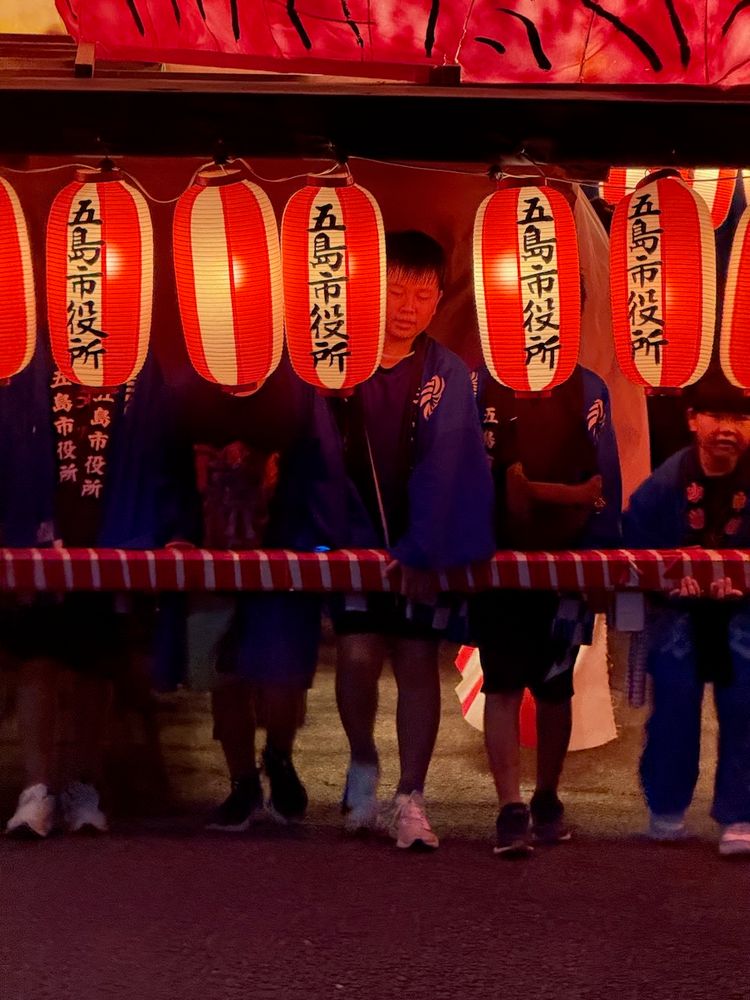 people carrying float