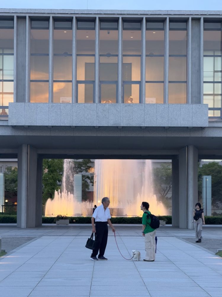 two people meet in front of fountain