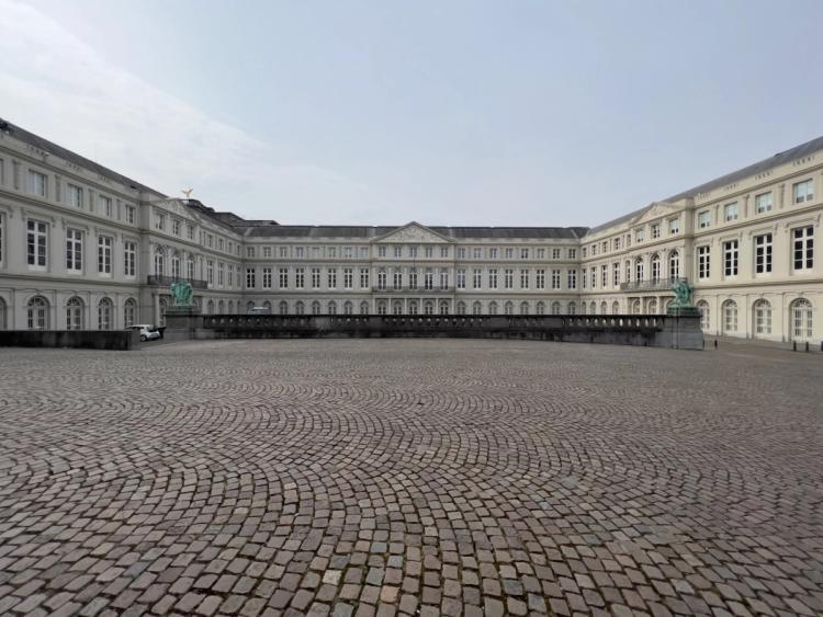 palace plaza
