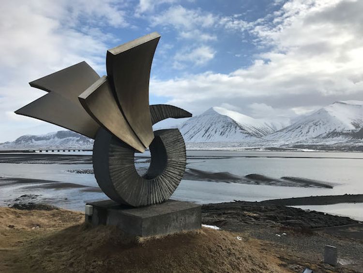 sculpture in borganes iceland