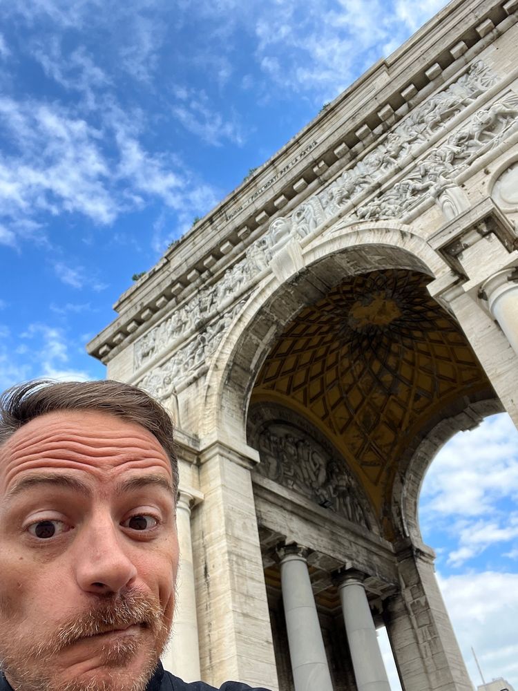 selfie in front of arch