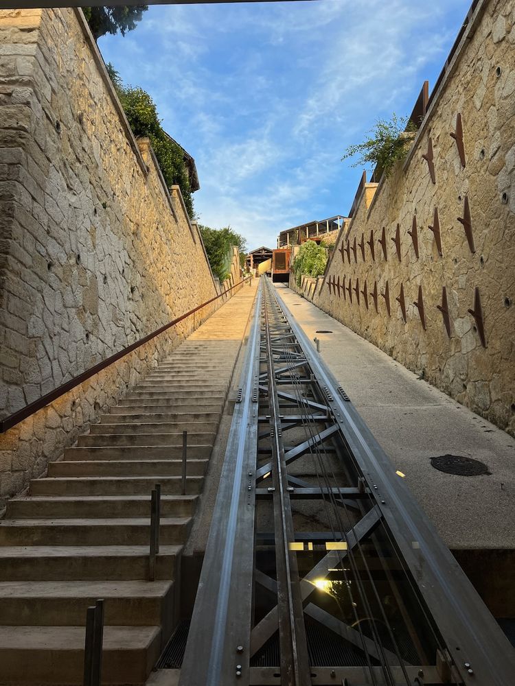funicular going up