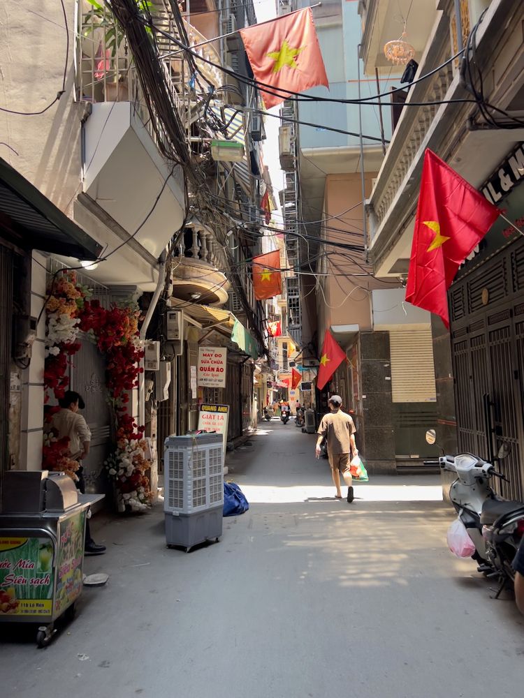 alleyway in vietnam