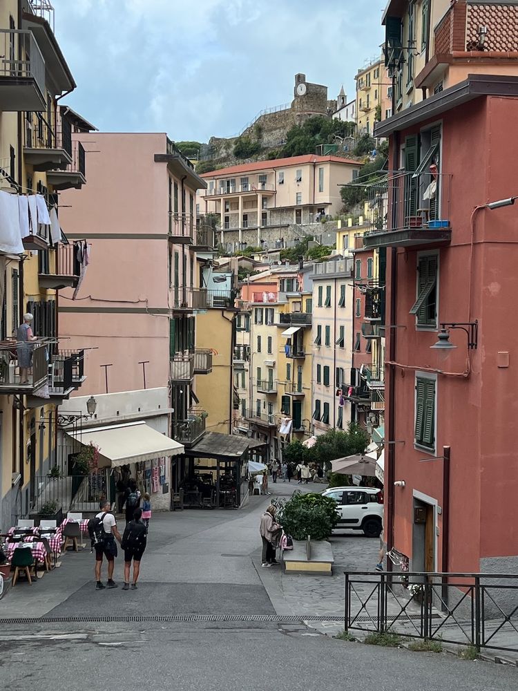 narrow streets of cinque Terre