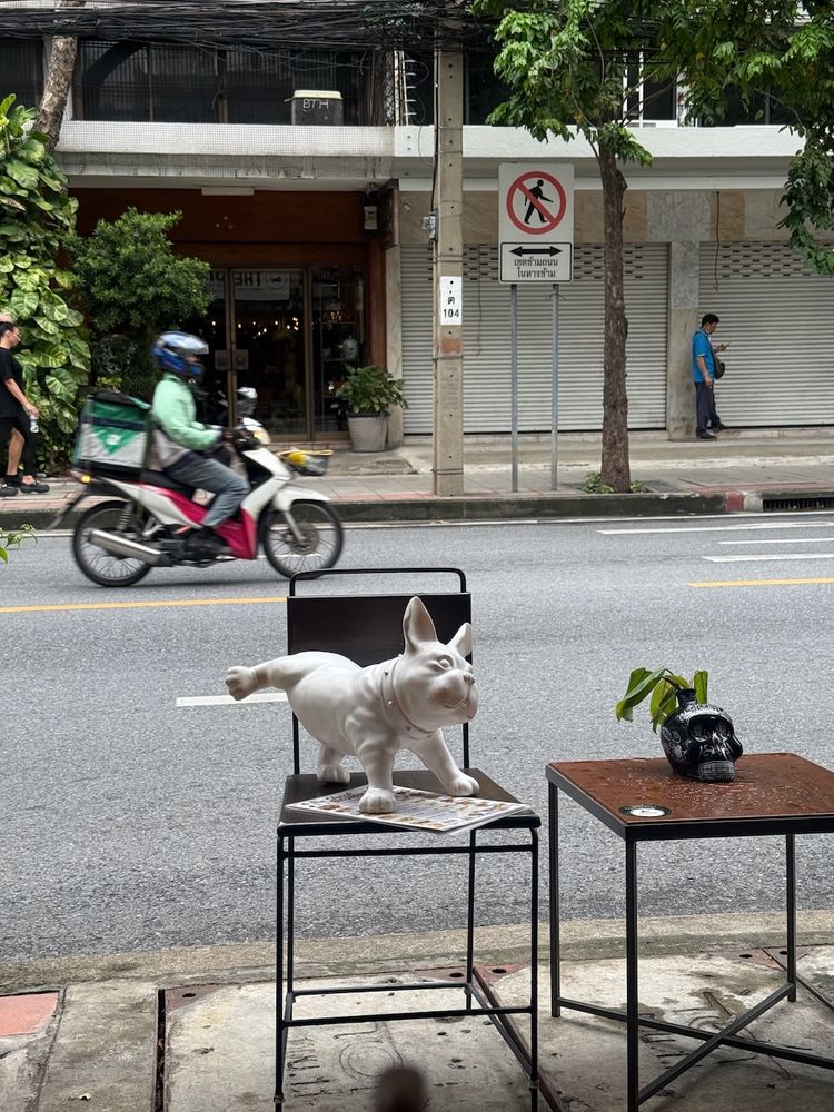 statue of dog peeing