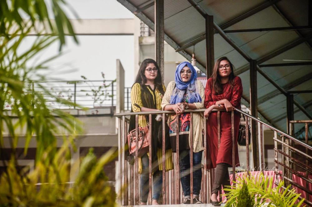 Sumaiya Hannan (Picchi Hannan) in the middle of a group photo