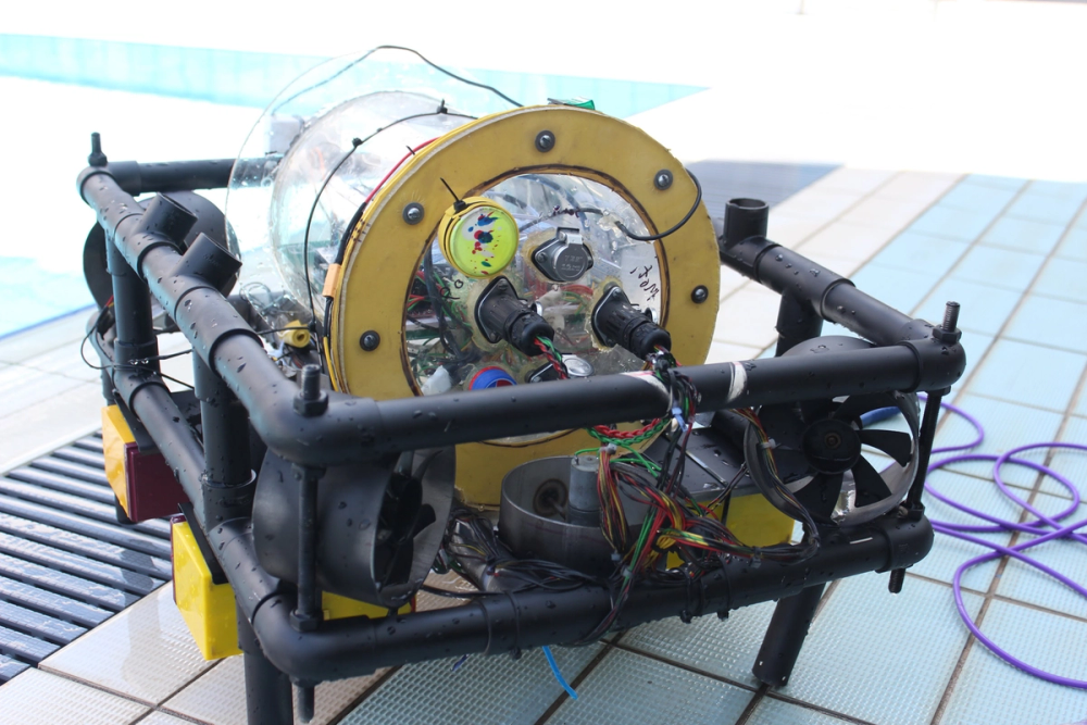 BRACU Duburi's final black-painted hull, resting poolside with its rear thrusters and watertight connectors visible