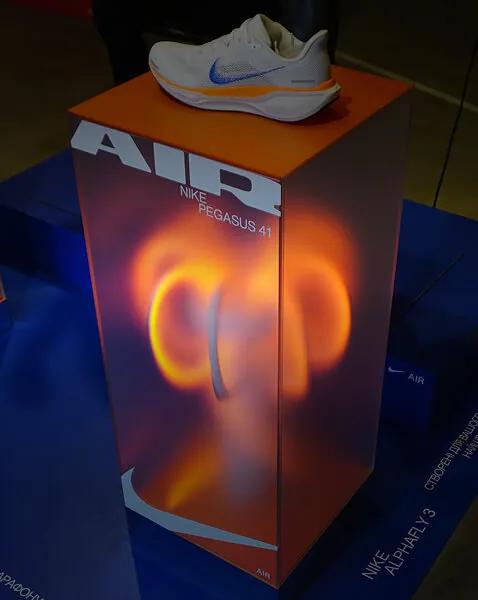 Тумба Nike Pegasus Air Nike (вул. Хрещатик)