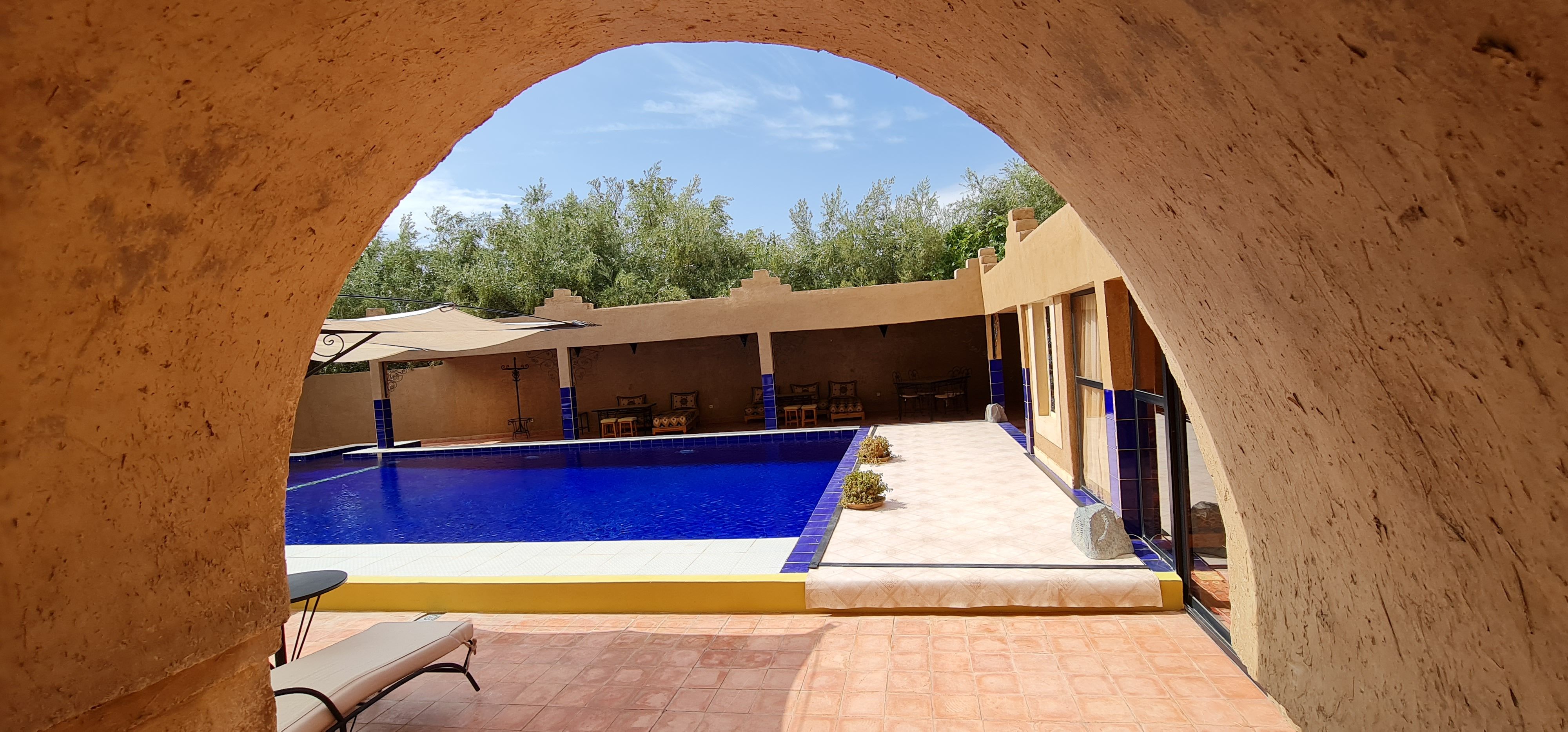 Entrée vers la piscine