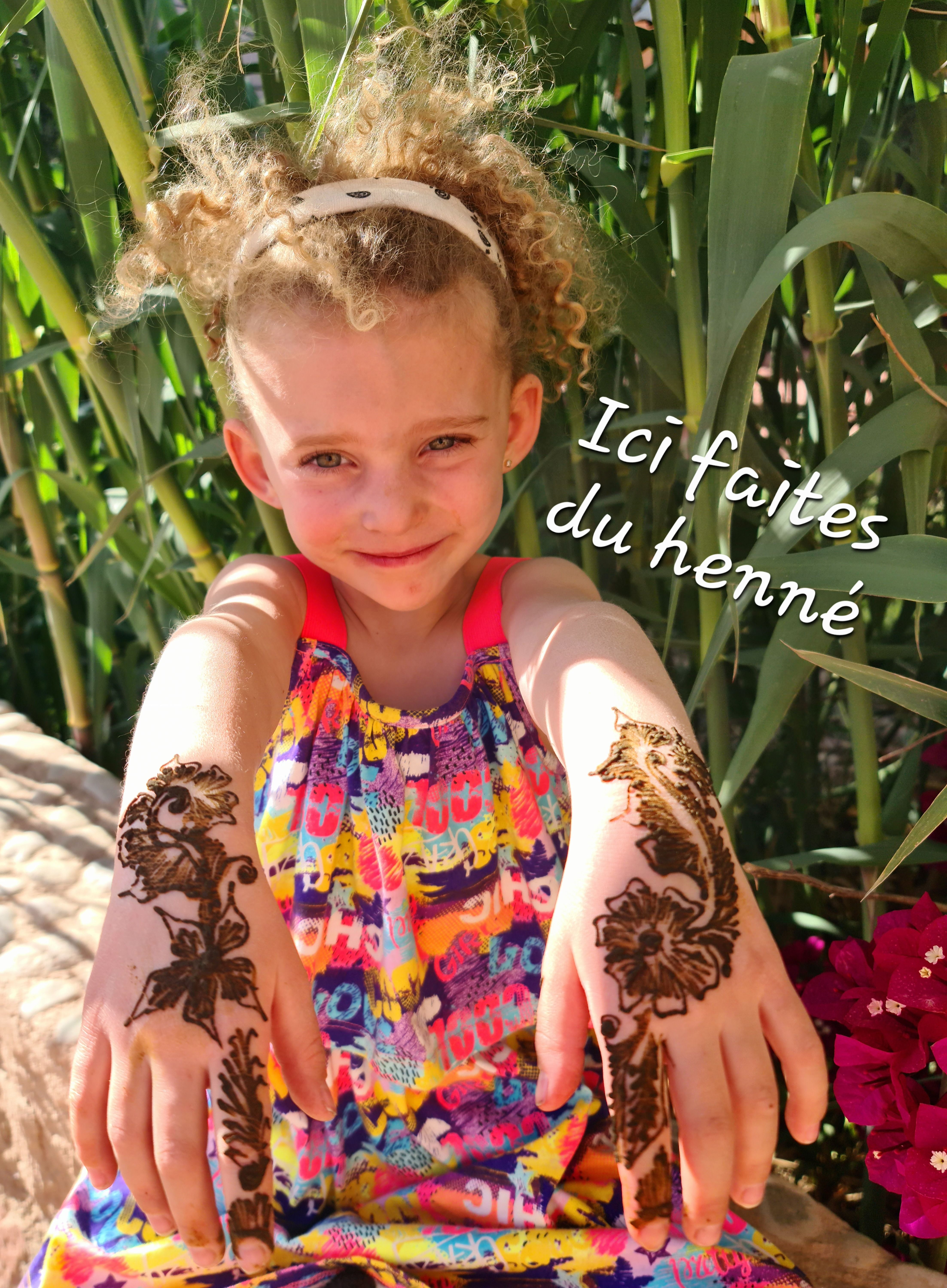 Faire du henné en famille ou entre amis
