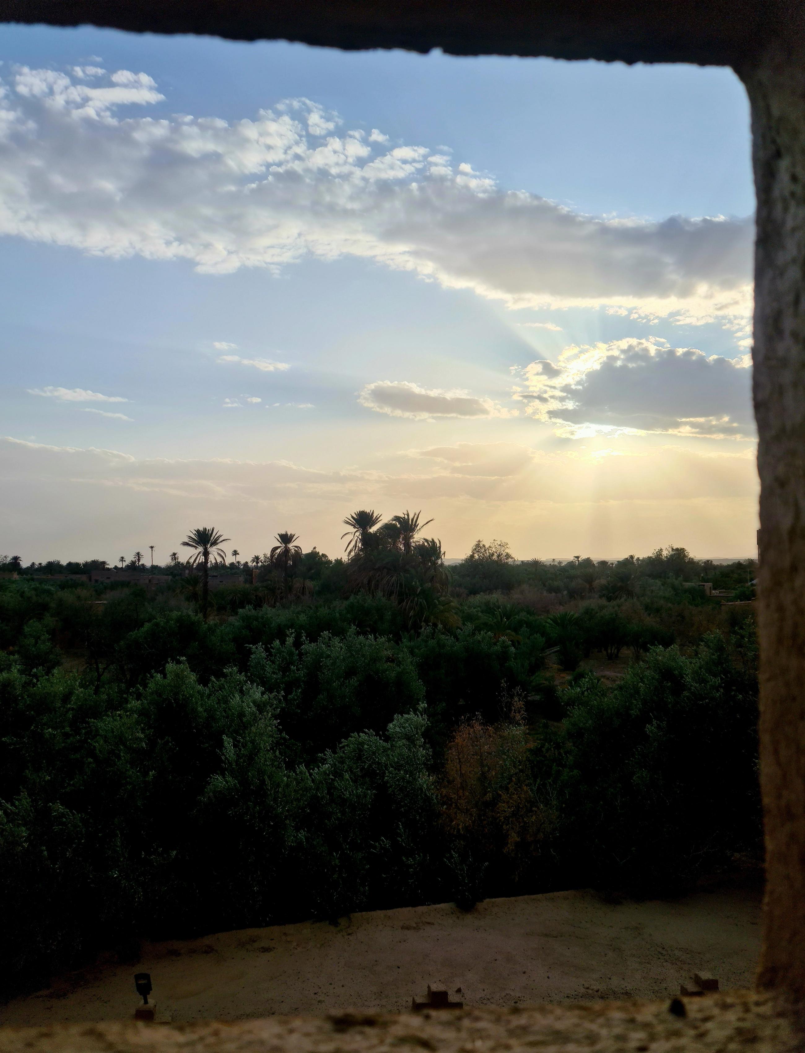 Coucher de soleil sur la Kasbah Aït Ben Damiette et l'oasis de Skoura