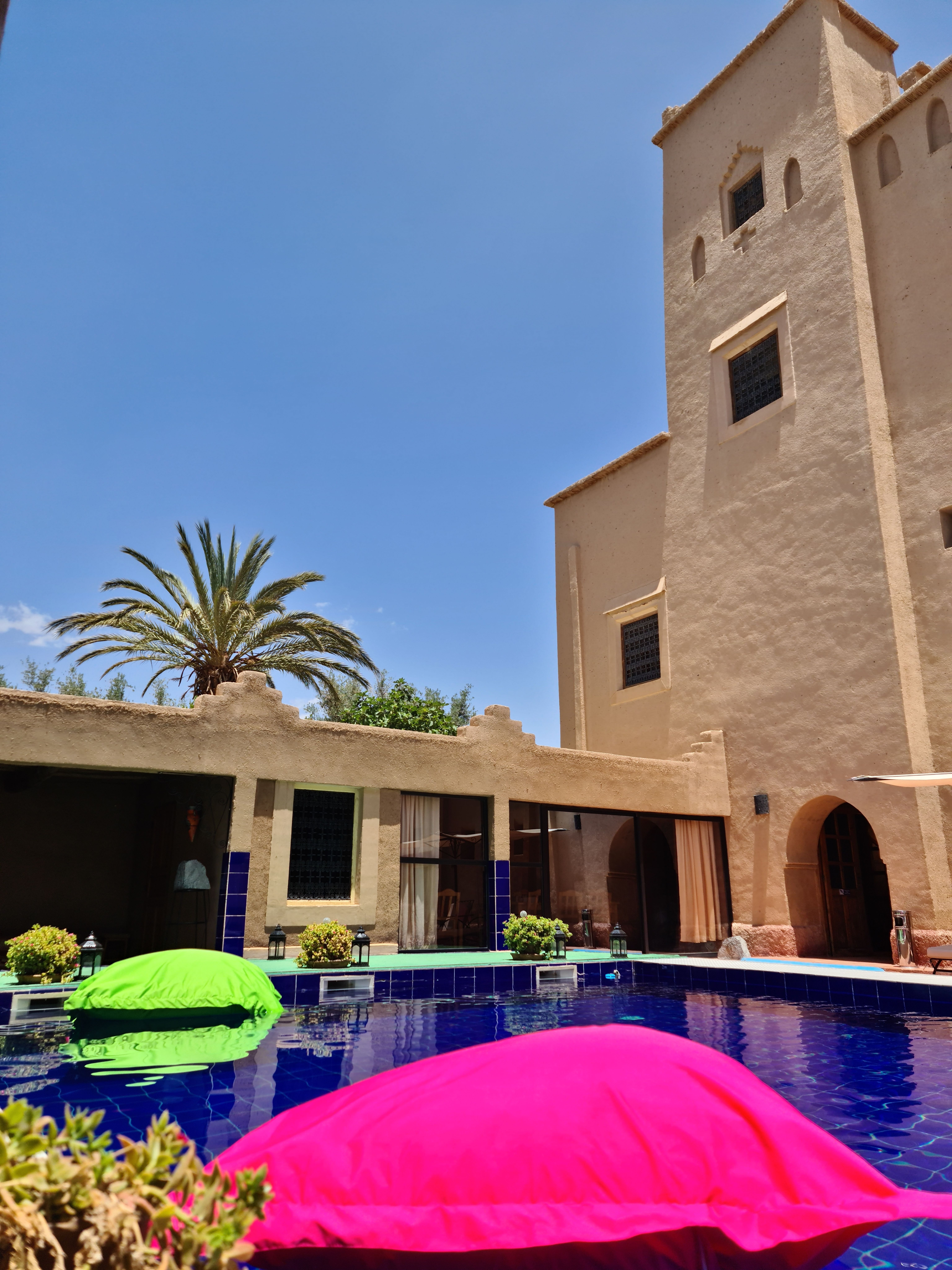 Piscine façade et relax