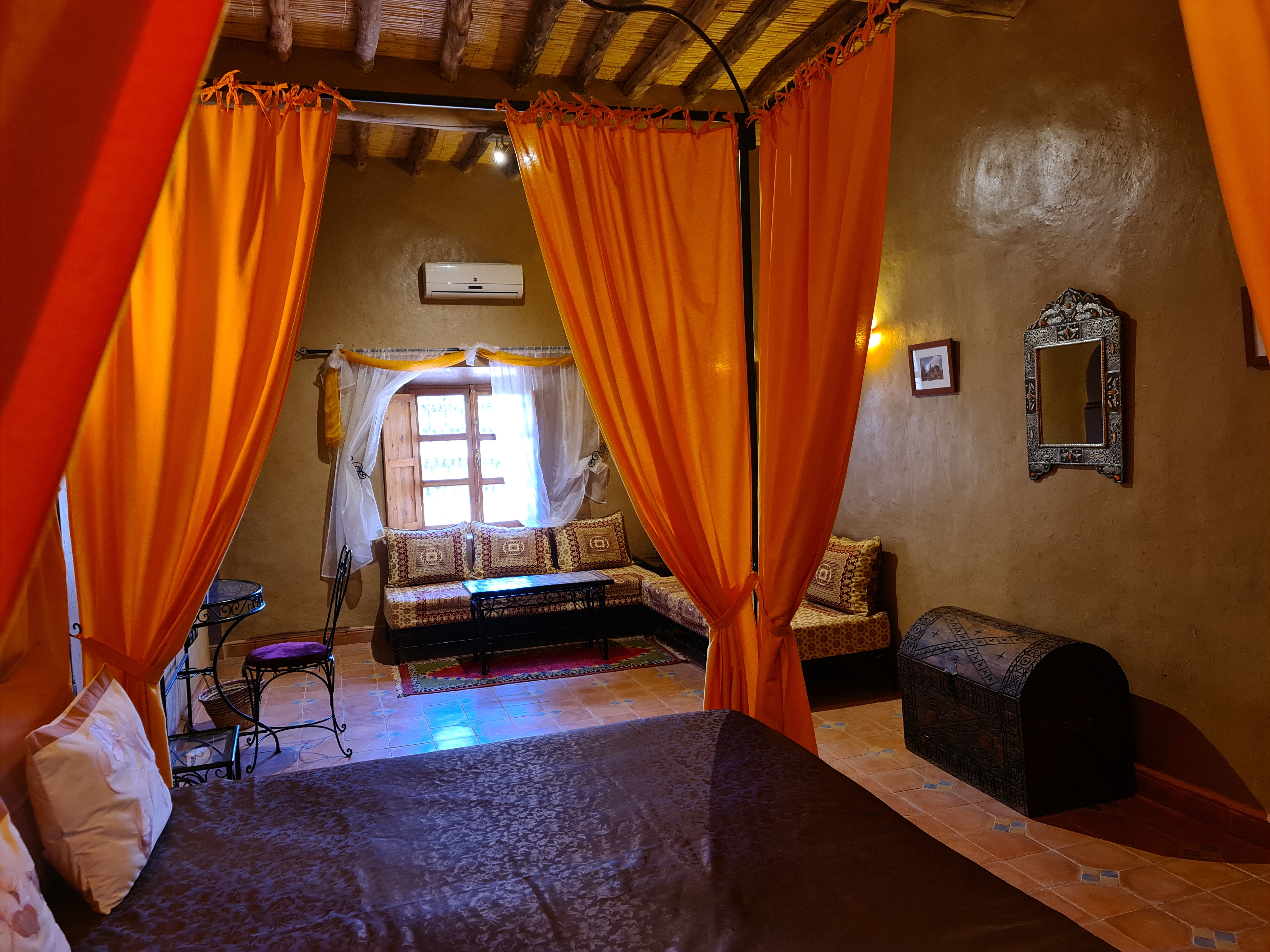 Vue du lit Suite 4 personnes (Skoura)
