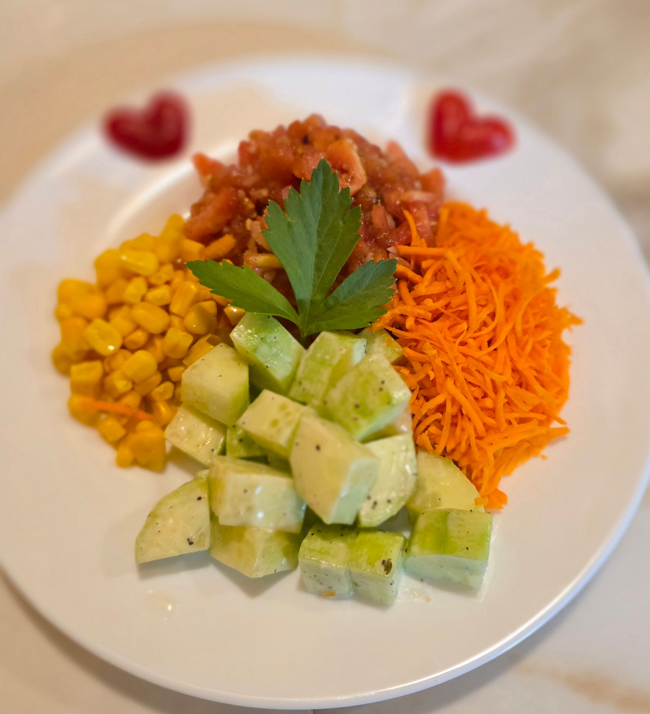 Salade de légumes entrée du midi en été