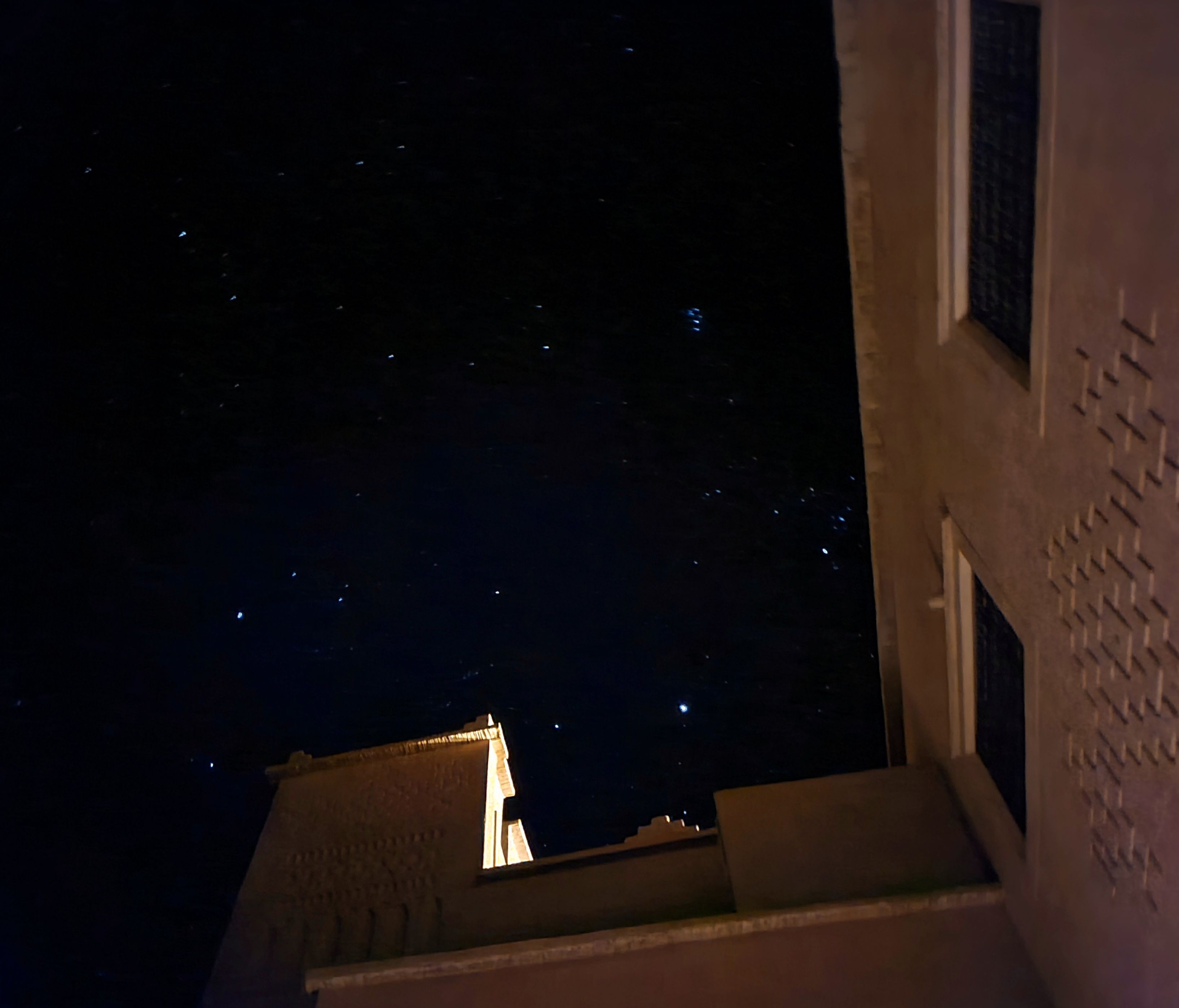 Nuit étoillée dans le patio de la kasbah
