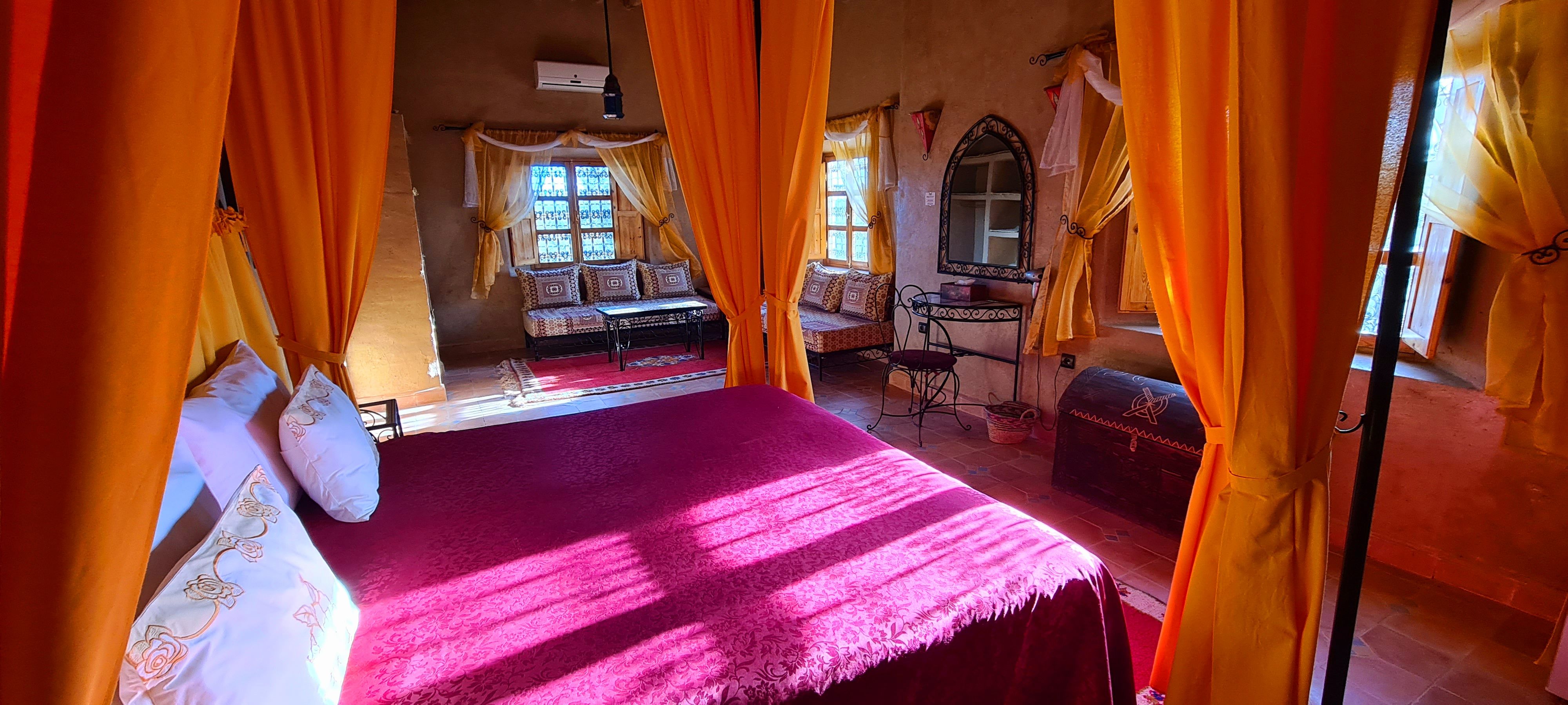 Vue du lit Suite 4 personnes (Ouarzazate)