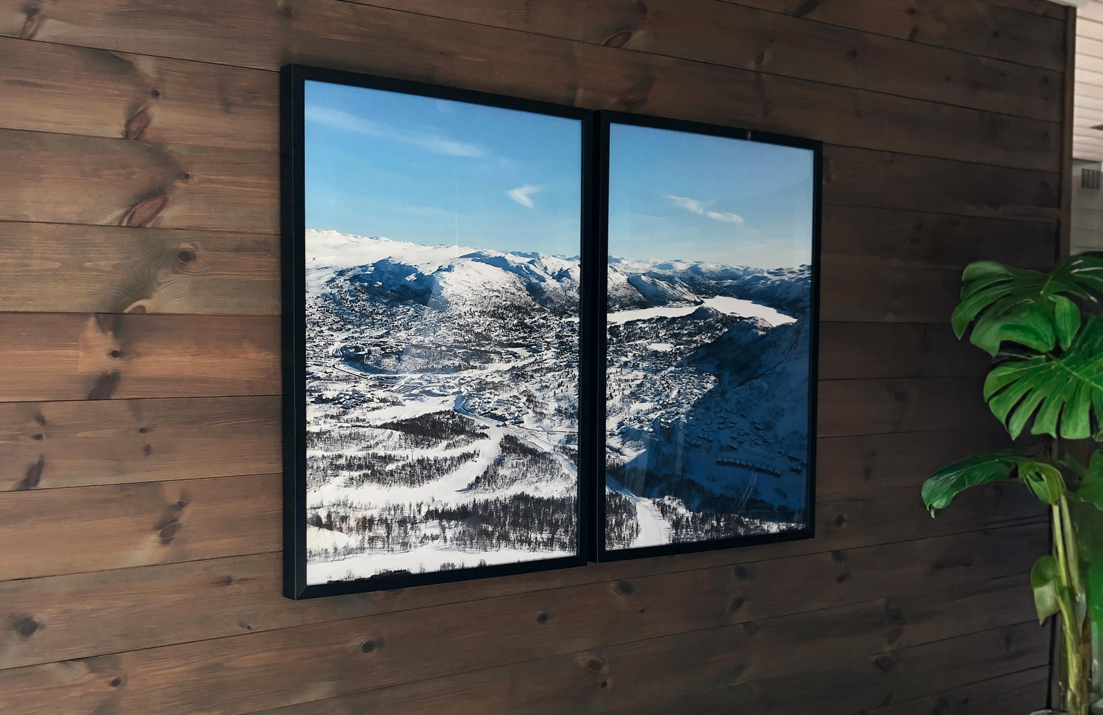 Store bilder på hytteveggen fra Elite Foto