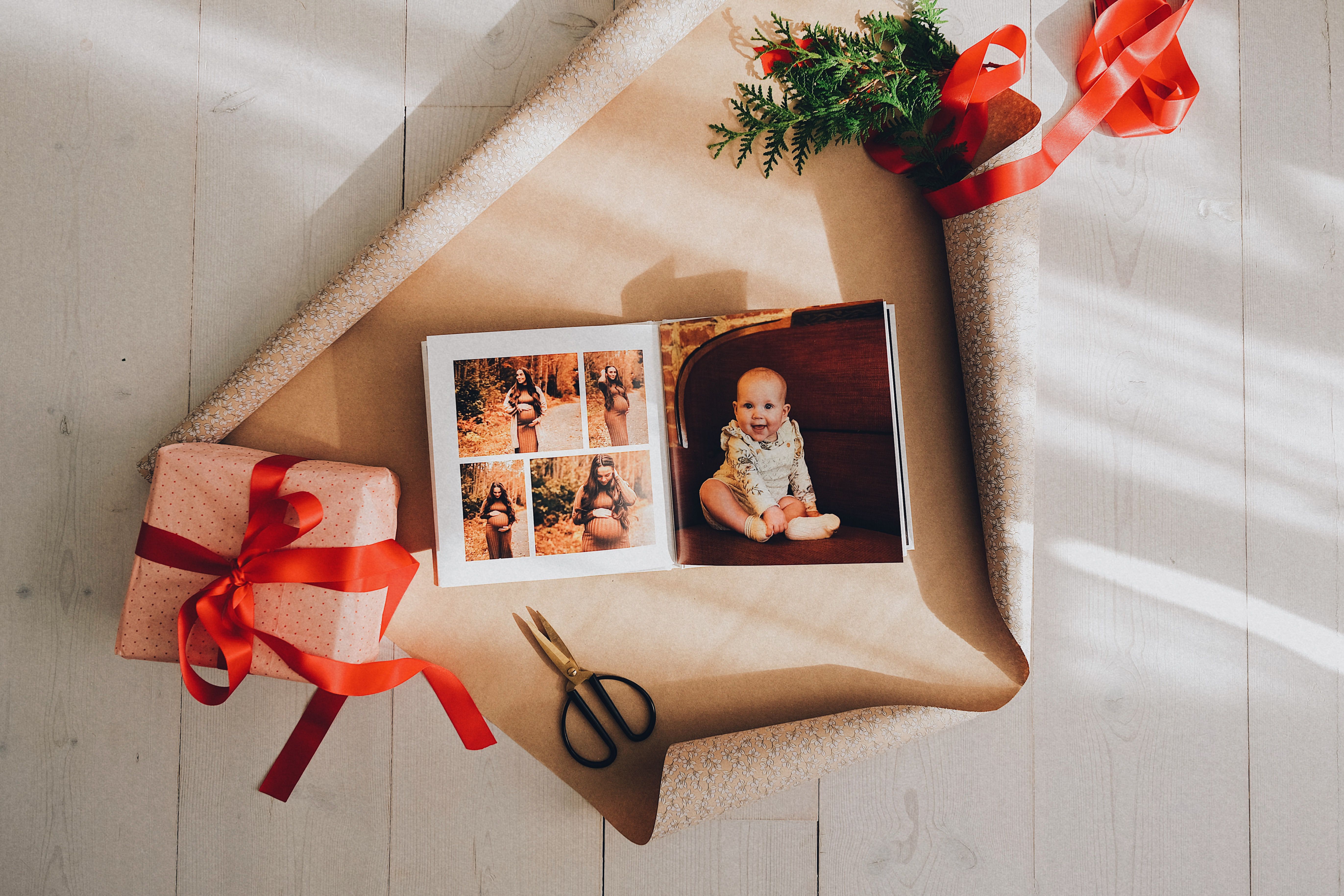 Personlig plakat med teksten "pappa" og et bilde av en far som klemmer barnet sitt