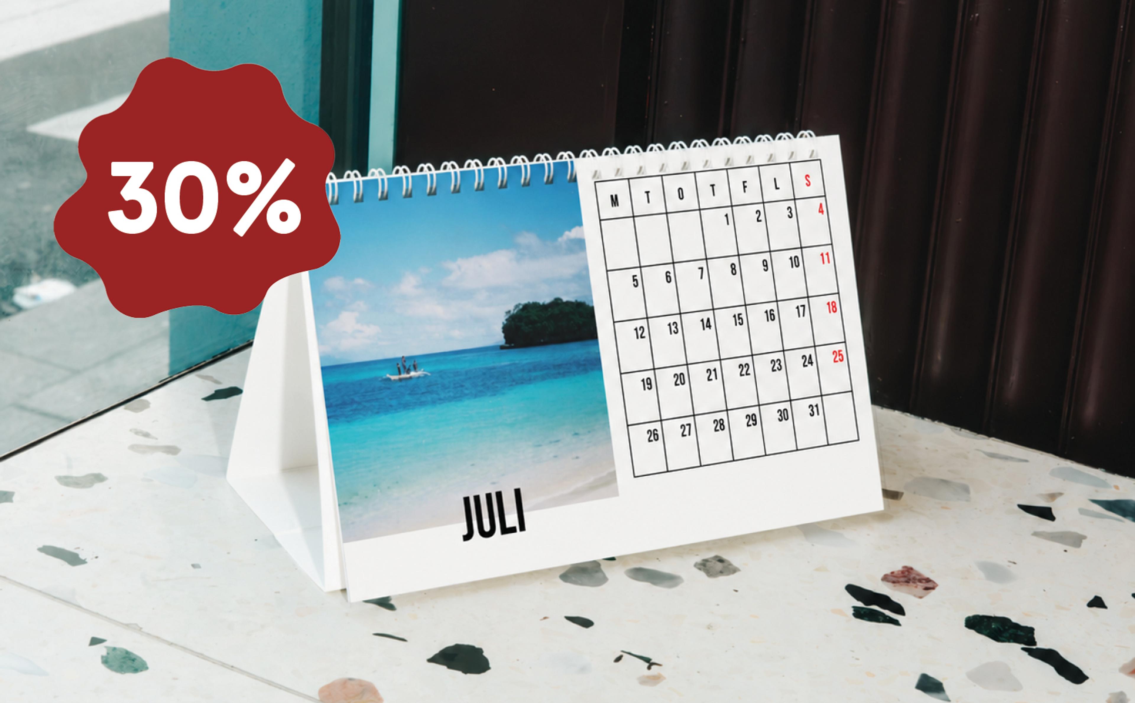 Bordkalender med bilde fra en strand
