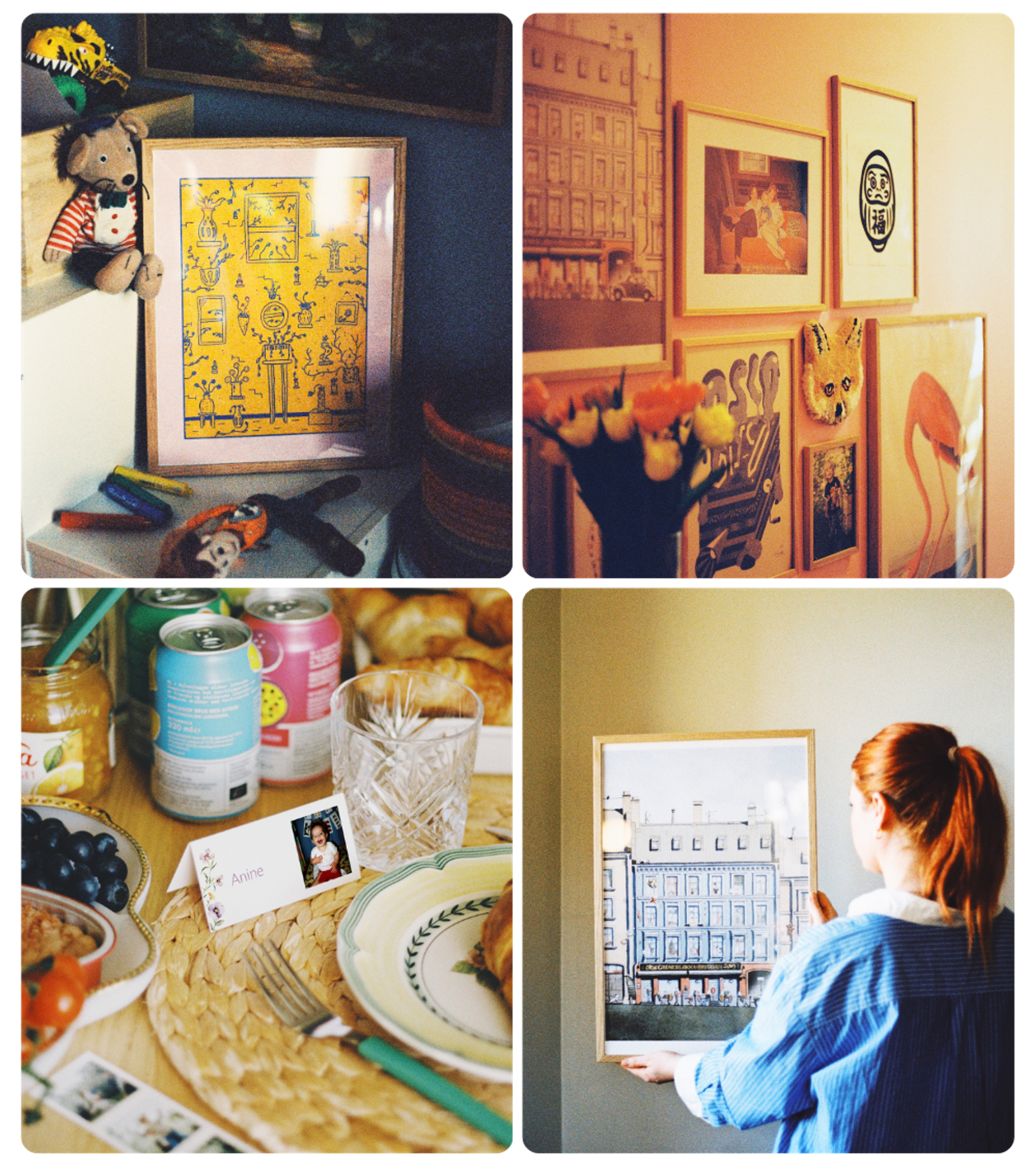 fire bilder tatt med analog film, det ene av en ramme på barnerom omringet av leker, ett bilde av en galleriveggen, et bilde av bordkort på et frokostdekket bord, og ett bilde av en kvinne som holder opp en ramme med en illustrasjon på
