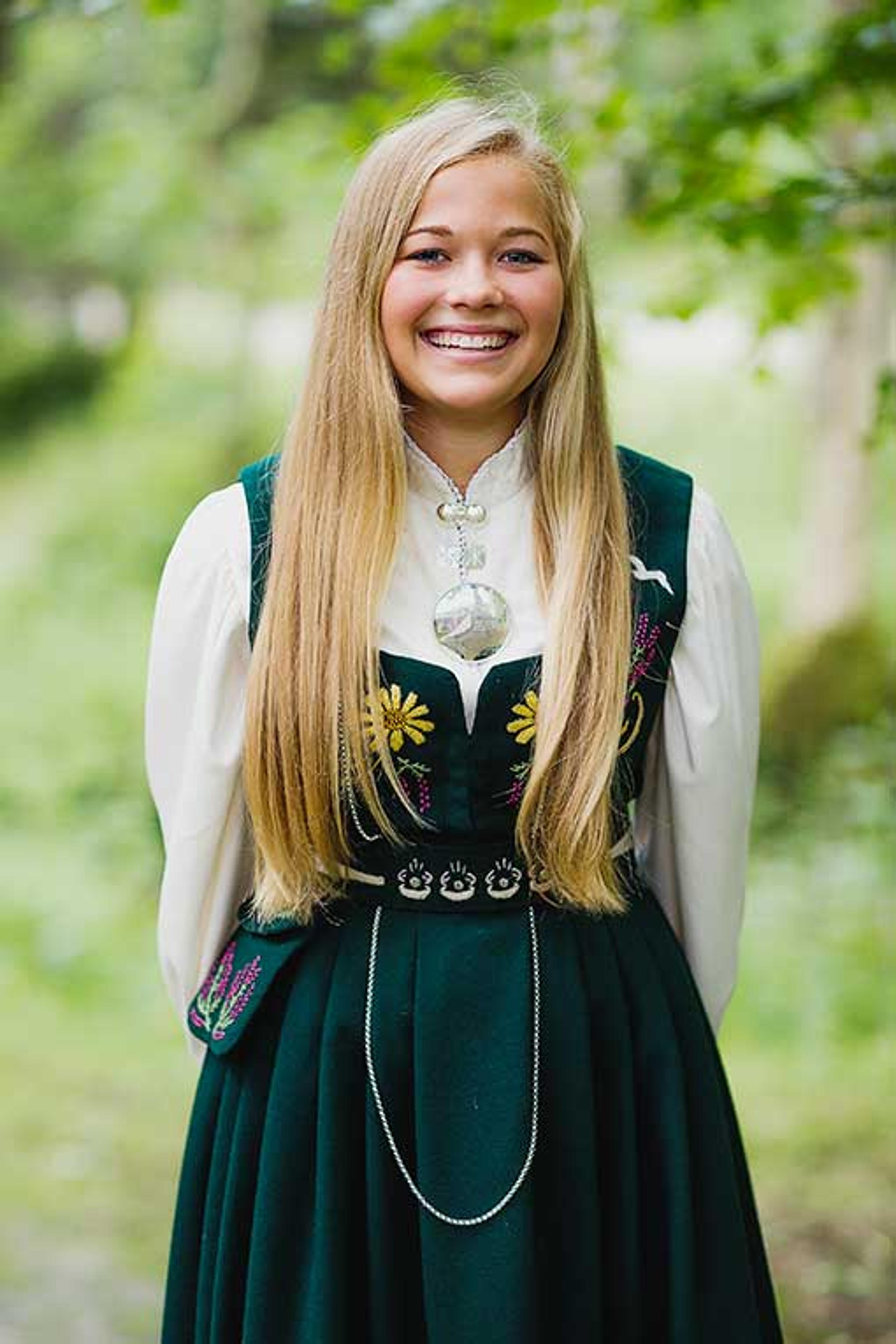 Vi har invitasjoner, takkekort og mye mer til konfirmasjonen hos Elite Foto
