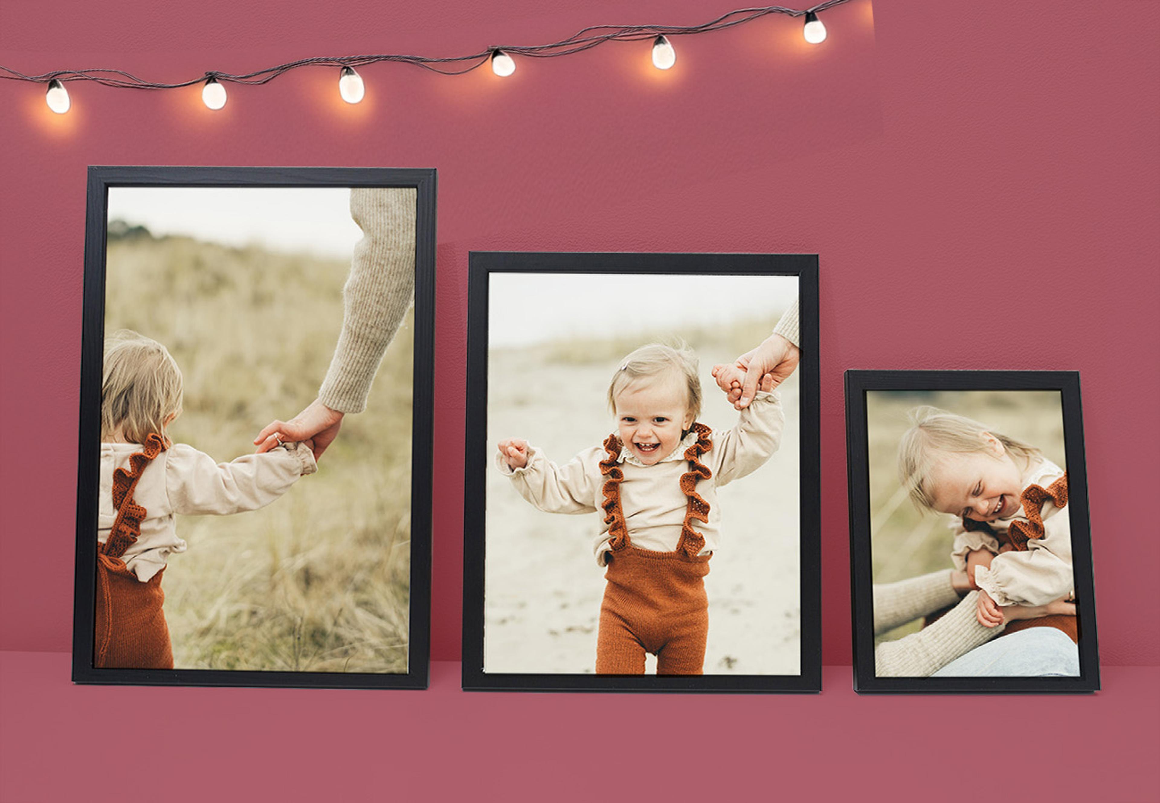 Tre forstørrede bilder i rammer