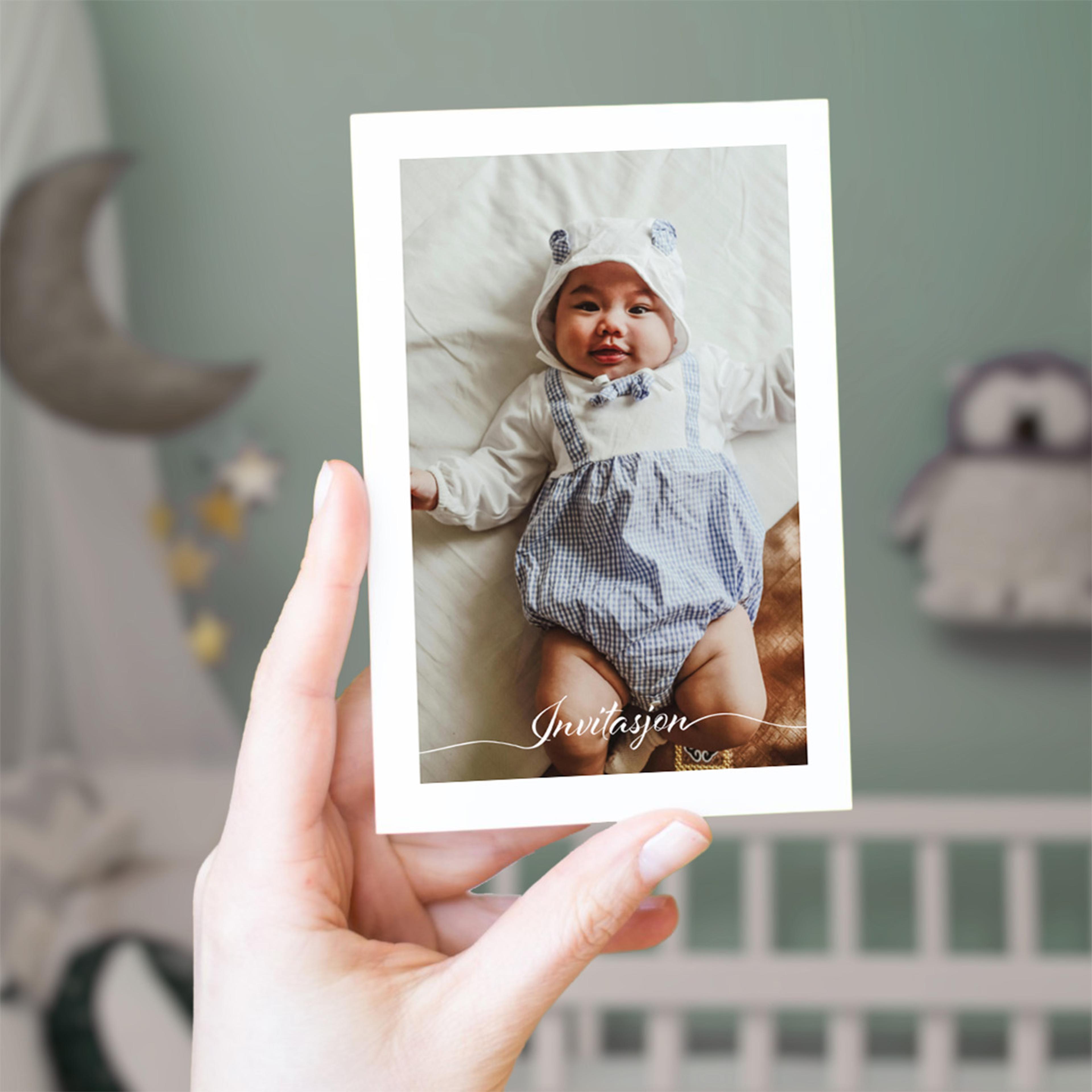 Invitasjon til dåp med søt gutt