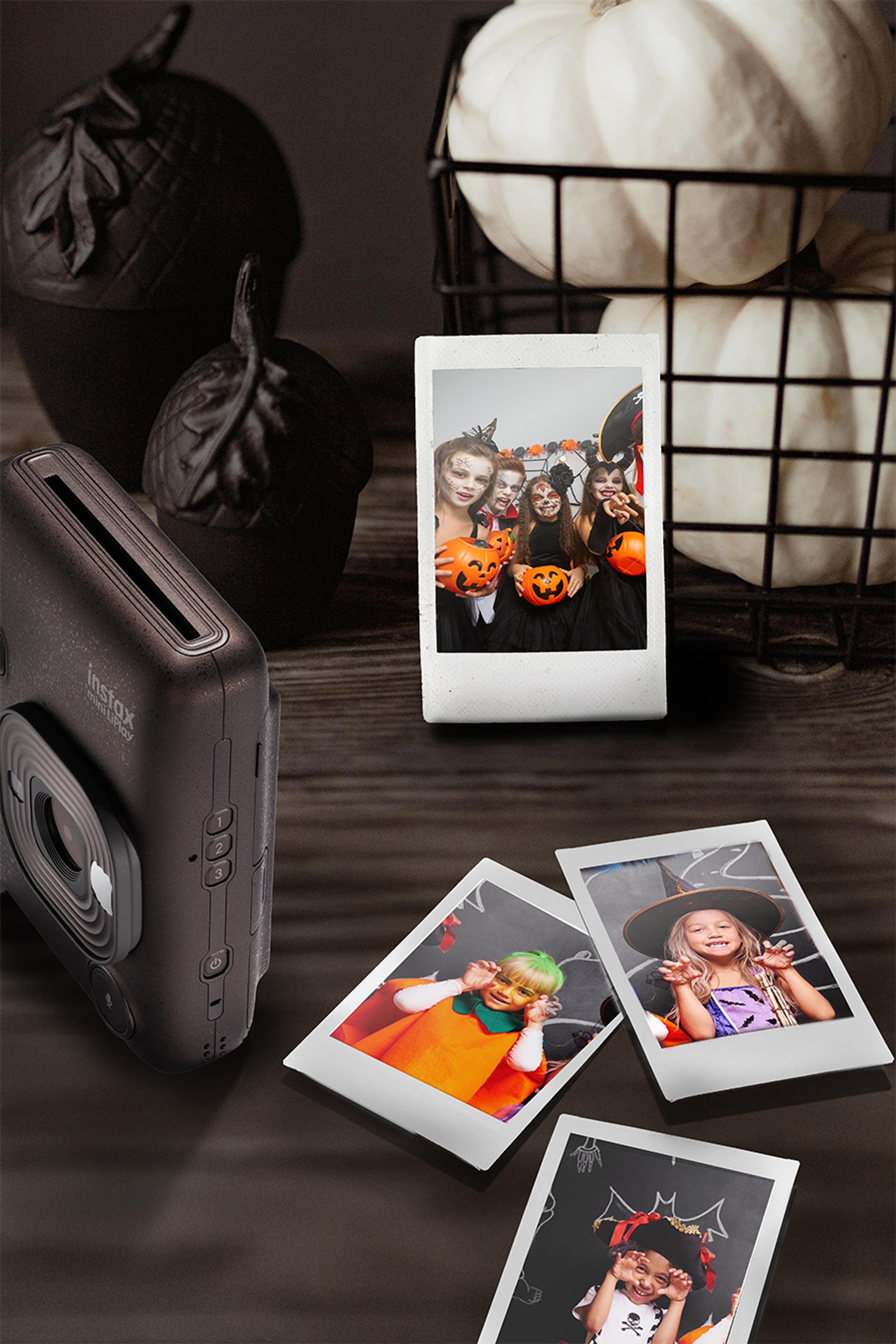 Instax bilder av gjestene