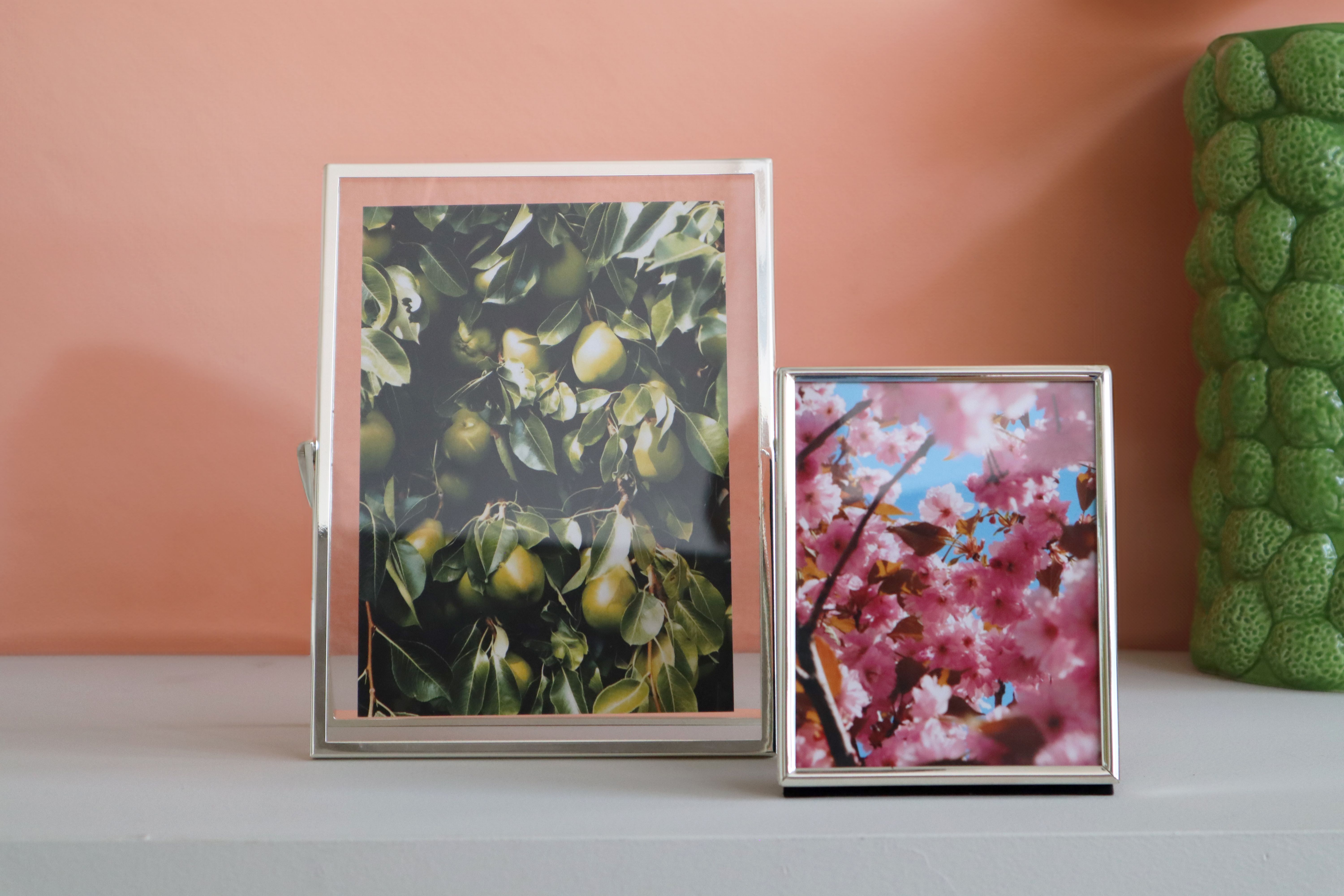 Bilde av far og datter i et scrapbook album