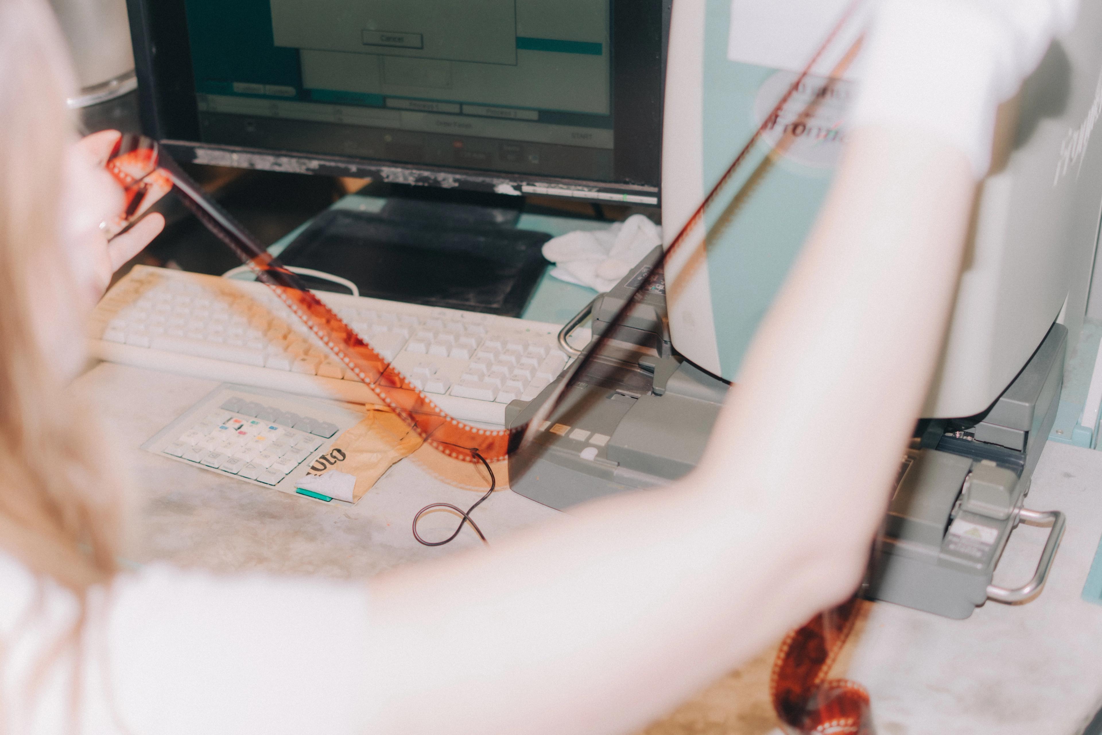 filmrull klar for Ă„ scannes