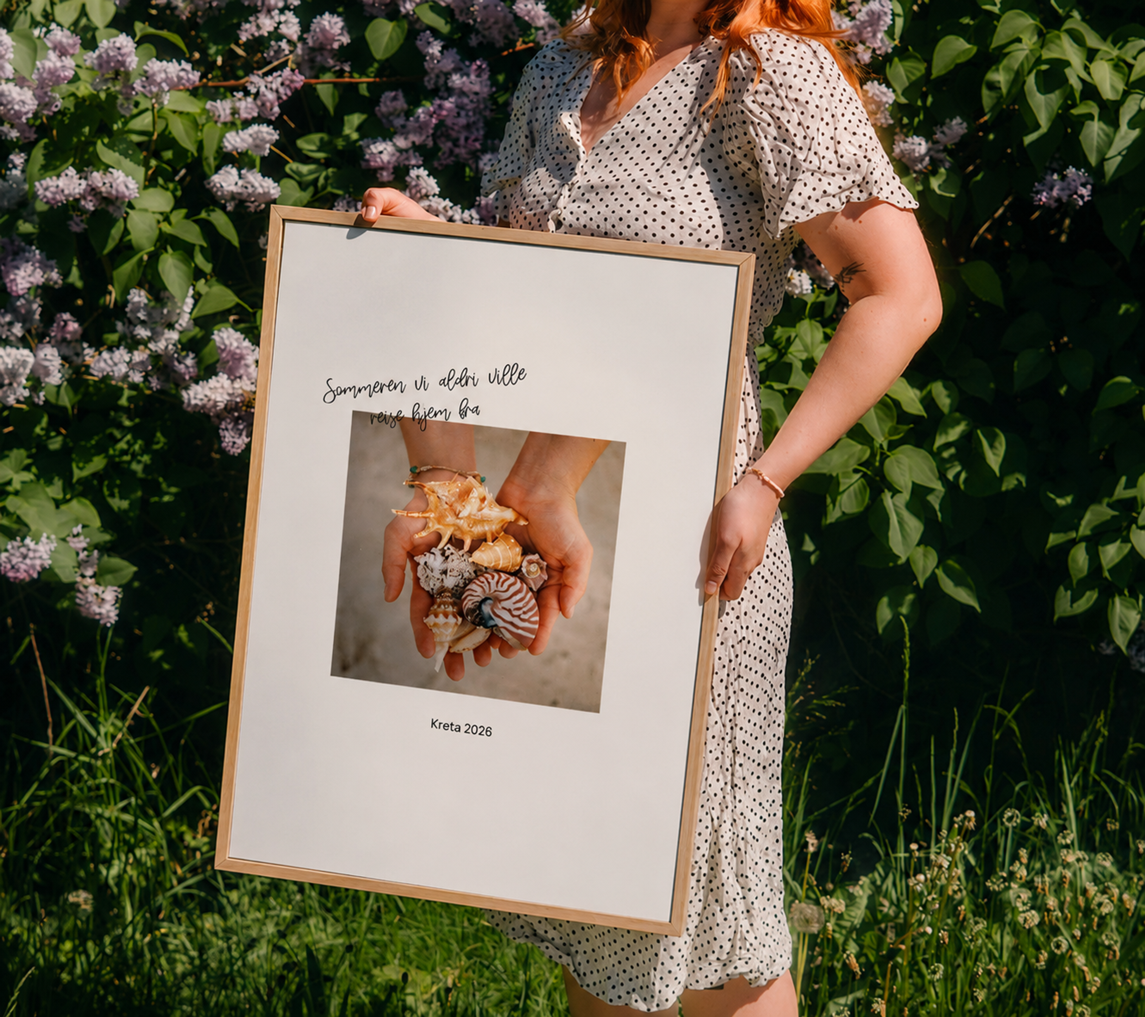 stor personlig plakat med ferieminner i ramme