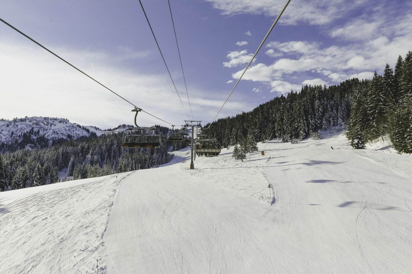 Pistes and chairlift in Morzine