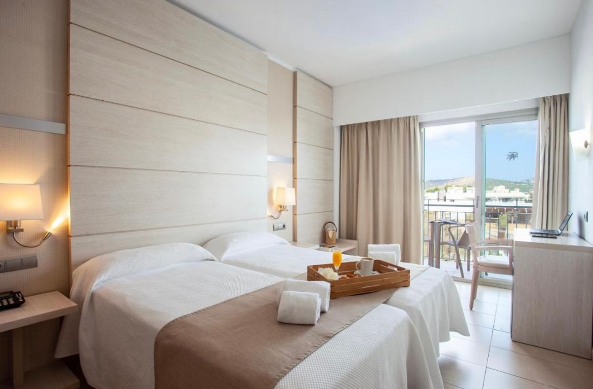Sylwester na Ibizę 2015 zł!🥳 (w cenie Loty+ Hotel+ Bagaż)