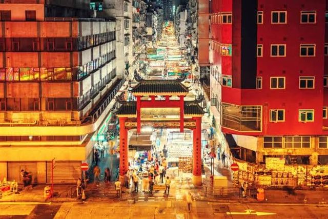 In Jordan and Yau Ma Tei, the Night Ends at a Fruit Market, Not a Bar