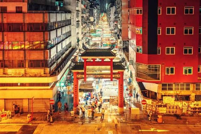 In Jordan and Yau Ma Tei, the Night Ends at a Fruit Market, Not a Bar In Jordan and Yau Ma Tei, the Night Ends at a Fruit Market, Not a Bar